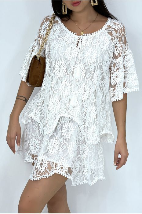 Robe d' été blanche en dentelle et à volants - 2