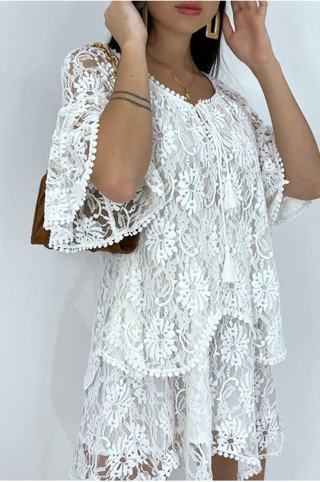 Robe d' été blanche en dentelle et à volants - 3