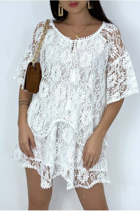 Robe d' été blanche en dentelle et à volants - 4