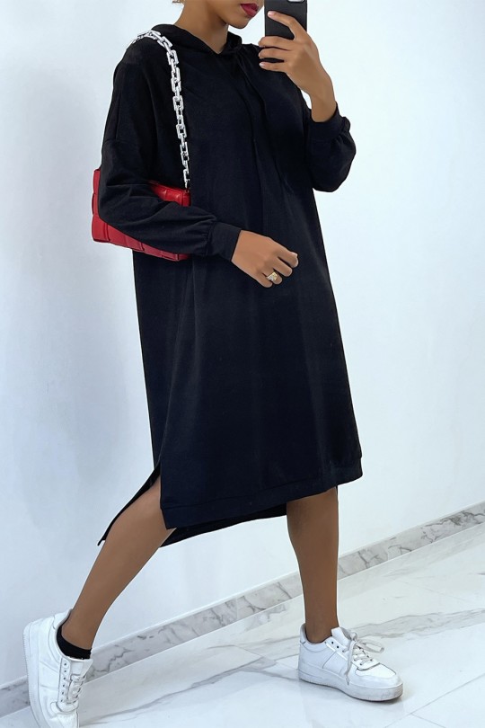 Longue robe sweat over size en noire avec capuche - 2