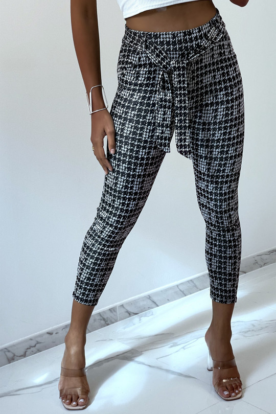 Black slim-fit trousers with pockets and belt pattern - 2