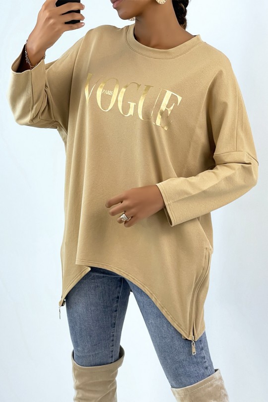 Asymmetric camel sweatshirt with fashion writing - 1