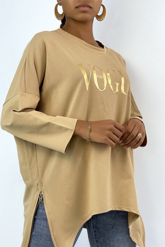 Asymmetric camel sweatshirt with fashion writing - 3