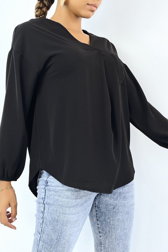 Zwarte soepelvallende blouse met zakje aan de voorkant - 2