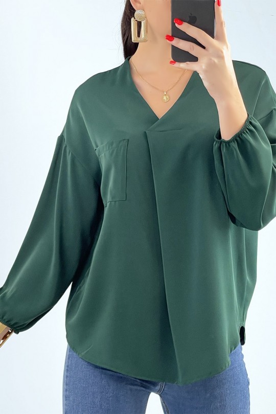 Soepelvallende groene blouse met voorzakje - 3