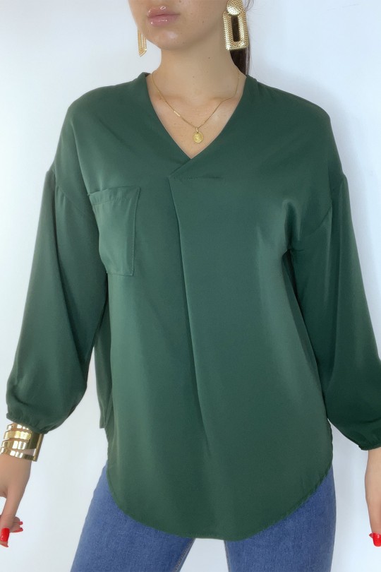 Soepelvallende groene blouse met voorzakje - 4