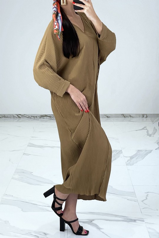 Long camel flowing and pleated abaya-style dress - 5