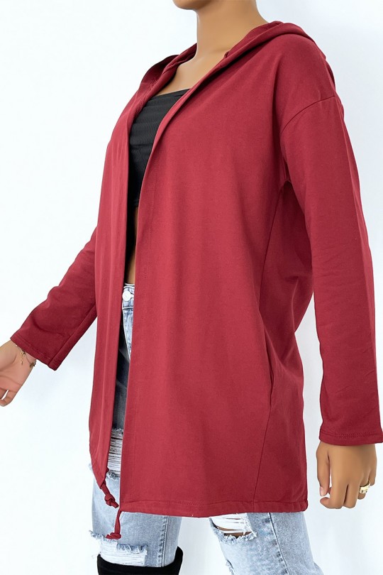 Gilet rouge bordeaux à capuche et manches longues style cape inscription au dos - 1