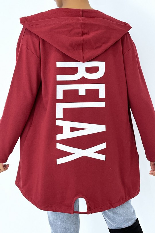 Gilet rouge bordeaux à capuche et manches longues style cape inscription au dos - 3