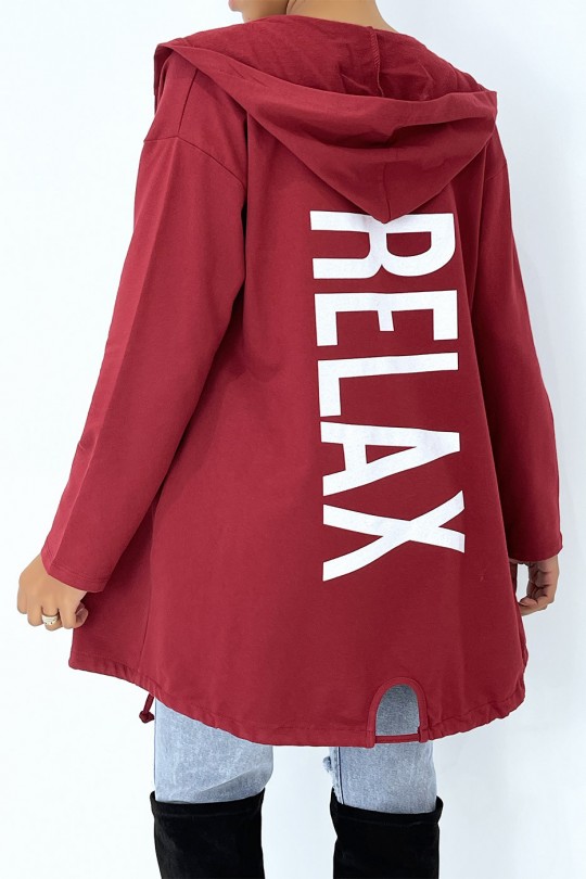 Gilet rouge bordeaux à capuche et manches longues style cape inscription au dos - 5