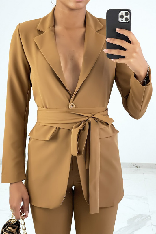 Very chic camel blazer set with tie belt and slit pants - 3
