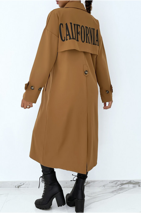 Long trench camel hyper tendance à inscription "California" - 1