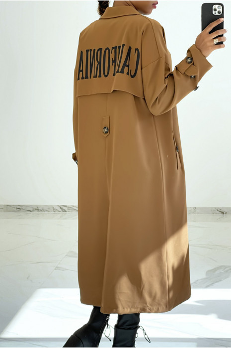 Long super trendy camel trench coat with “California” inscription - 2