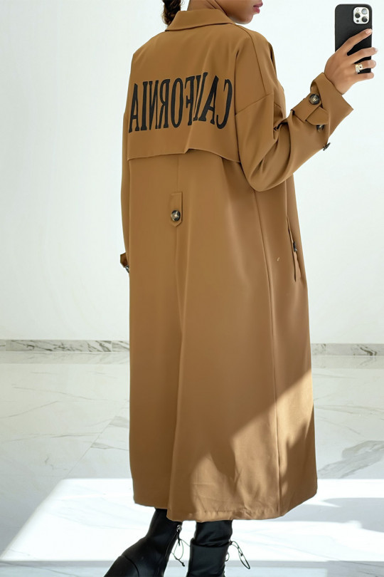 Long super trendy camel trench coat with “California” inscription - 2