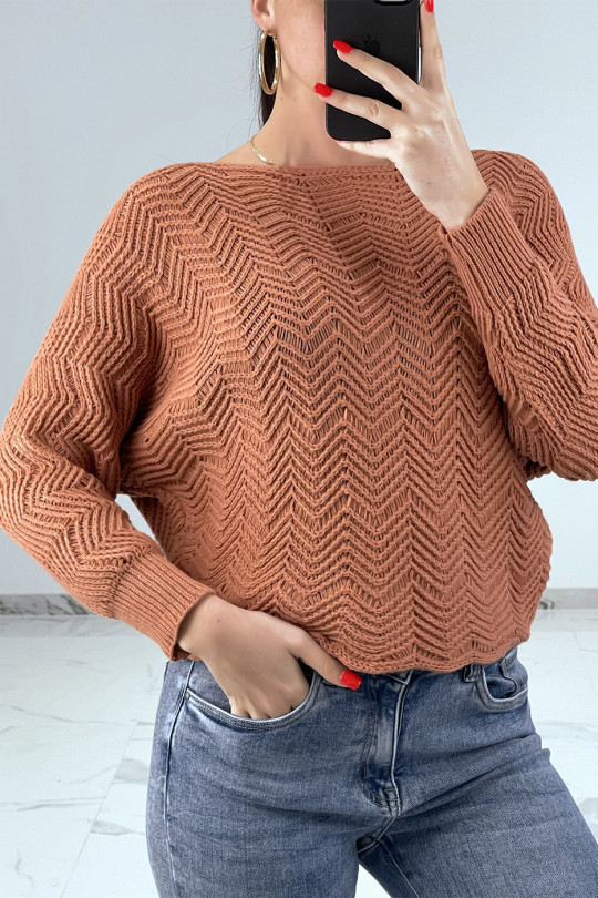 Coral sweater with batwing sleeves and knit patterns - 2