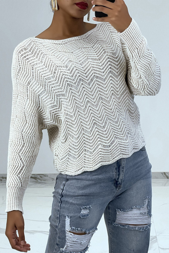 Beige sweater with batwing sleeves and knit patterns - 2