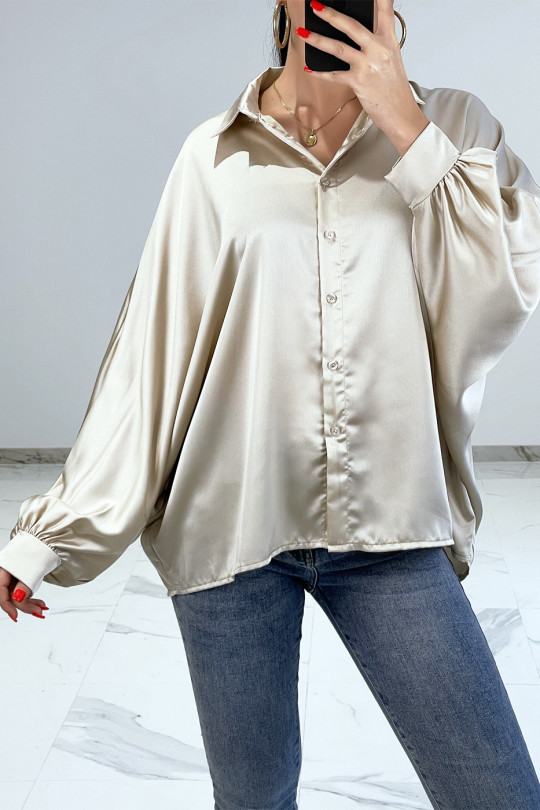 Chemise beige satinée oversize avec manches chauve-souris - 3