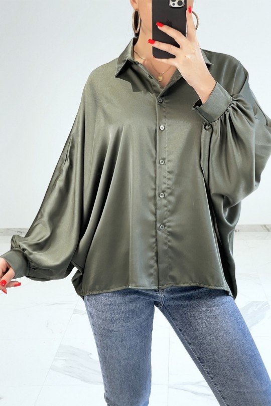 Chemise kaki satinée oversize avec manches chauve-souris - 3