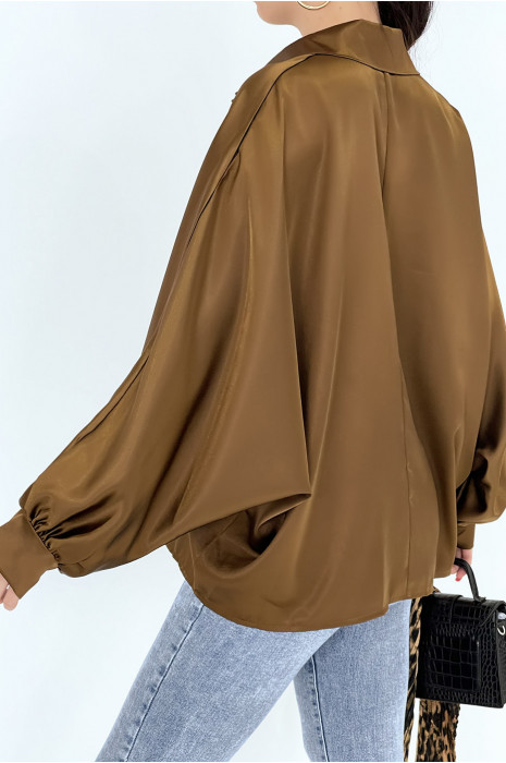 Chemise cognac satinée oversize avec manches chauve-souris - 4