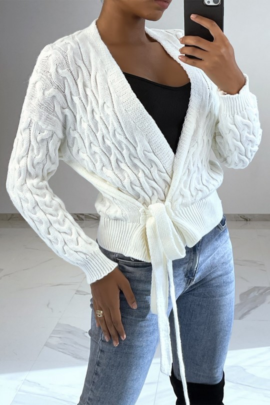 White cardigan in chunky knit wrap over heart - 3