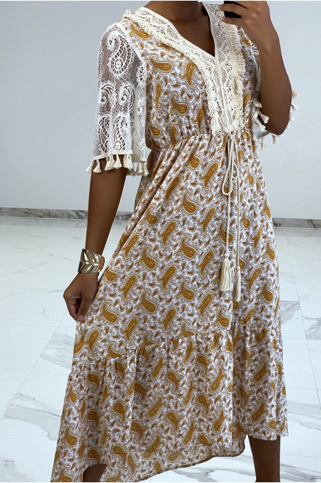 Longue robe beige avec dentelle et motif - 5