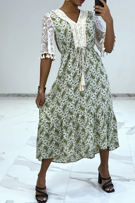 Long green dress with lace and pattern - 6