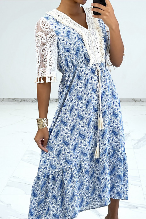 Long blue dress with lace and pattern - 3