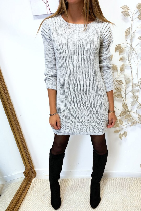 robe pull avec des perles