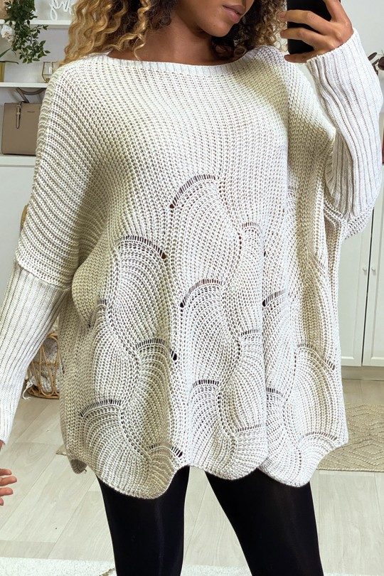 Oversized beige sweater with leaf pattern - 2