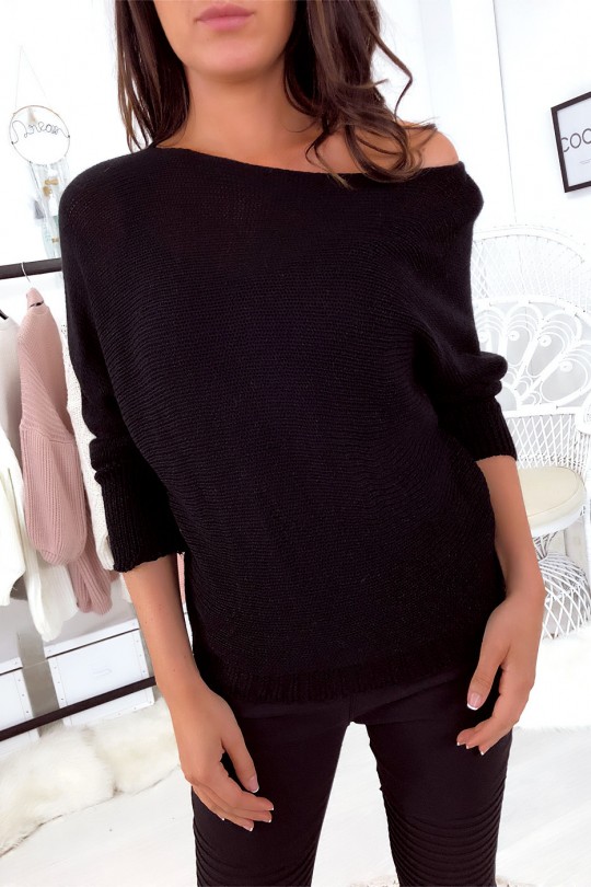 Black knitted boat neck sweater and bat sleeve. 16300 - 7
