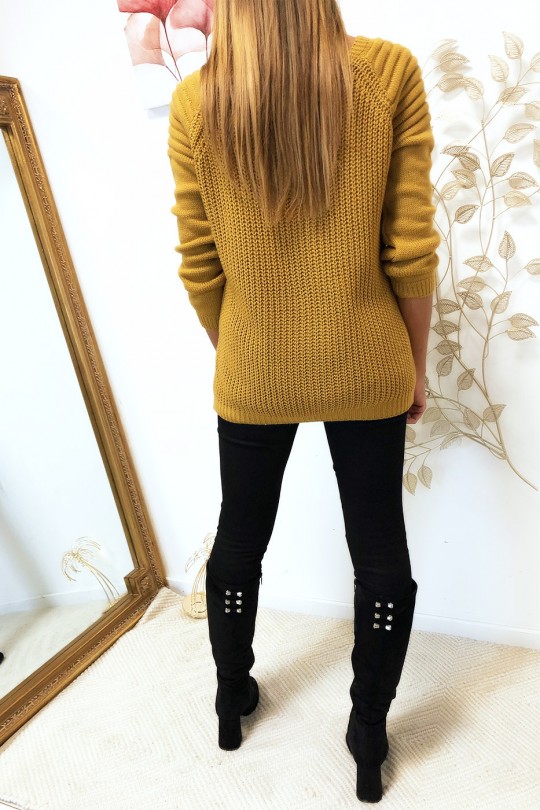 Pretty mustard sweater with rounded shoulders biker style with pearls - 11