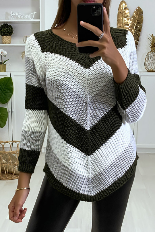 Pull en laine Kaki tricolore à maille torsadée et coupe asymétrique.