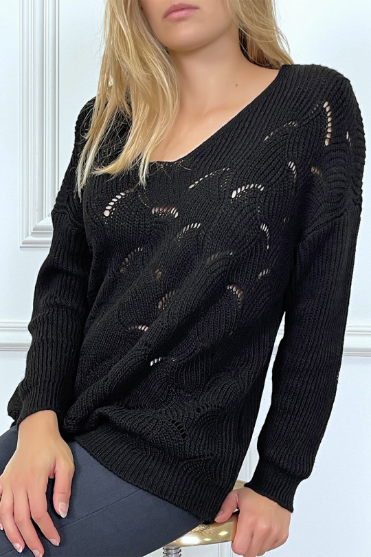 Black plaited leaf-shaped plaited V-neck sweater - 2