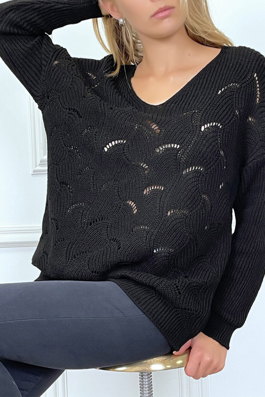 Black plaited leaf-shaped plaited V-neck sweater - 3