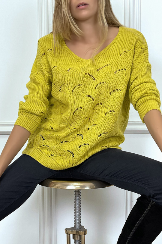 Mustard leaf-shaped plaited drop V-neck sweater - 3