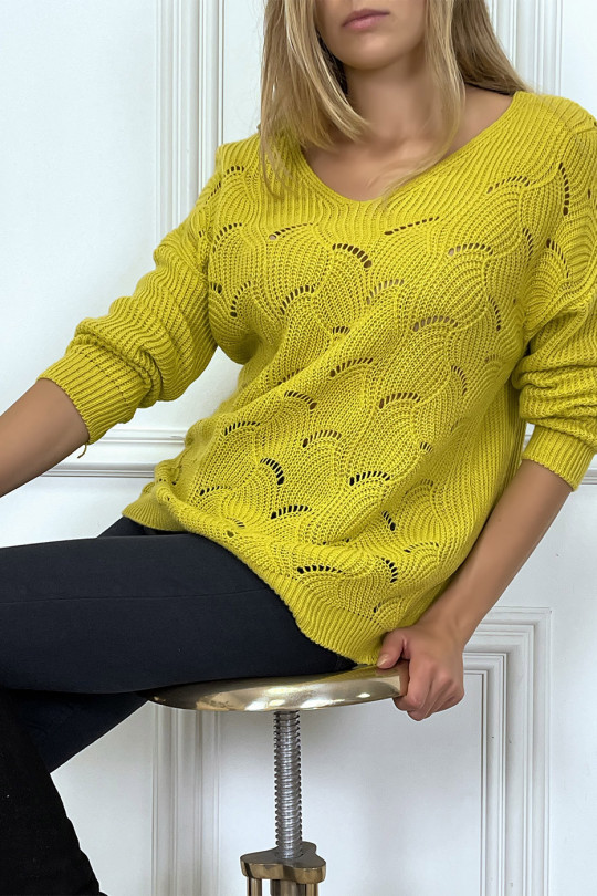 Mustard leaf-shaped plaited drop V-neck sweater - 4