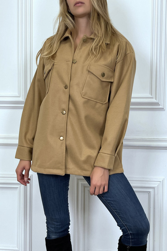 Very thick camel jacket with pockets and style buttons on the shirt - 2