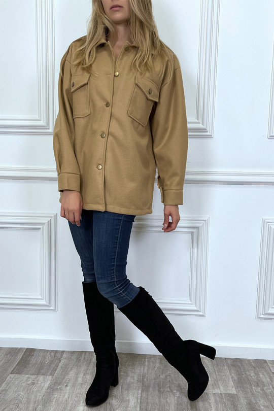 Very thick camel jacket with pockets and style buttons on the shirt - 3