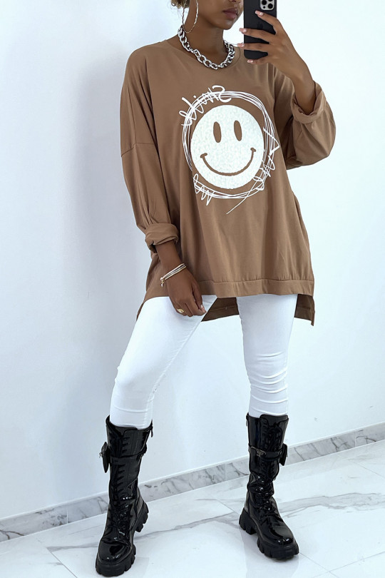 Oversize camel sweatshirt met glimlachpatroon en opschrift. Damessweatshirt - 3