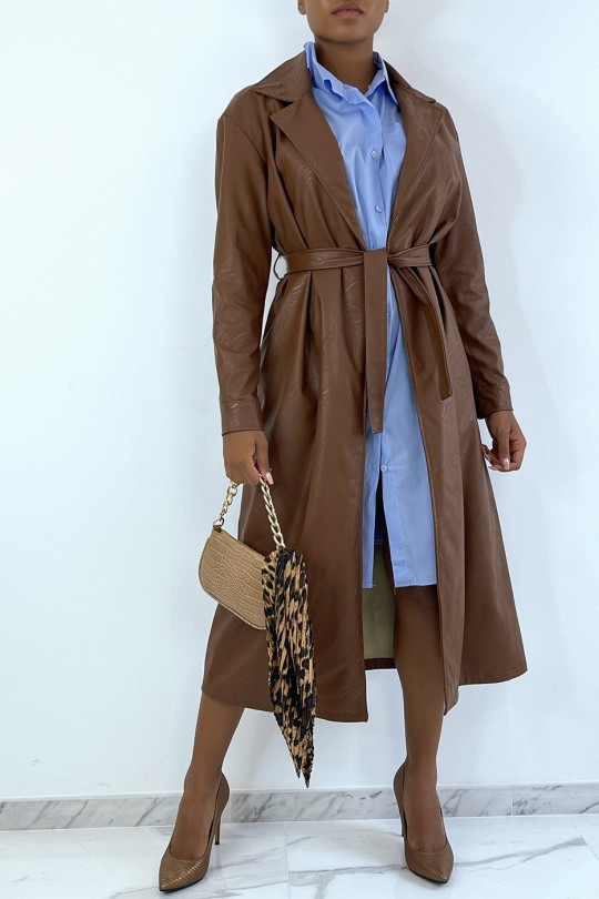 Long manteau marron en simili avec poches. Manteau femme - 1
