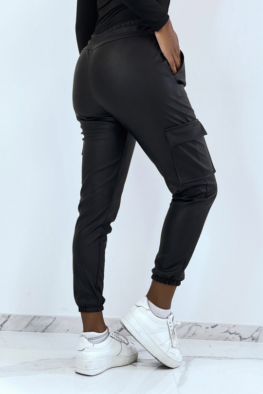 Pantalon jogging treillis en simili noir avec poches - 4