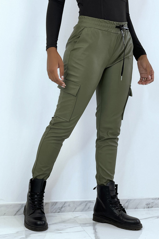 Khaki faux leather jogging pants with pockets - 3