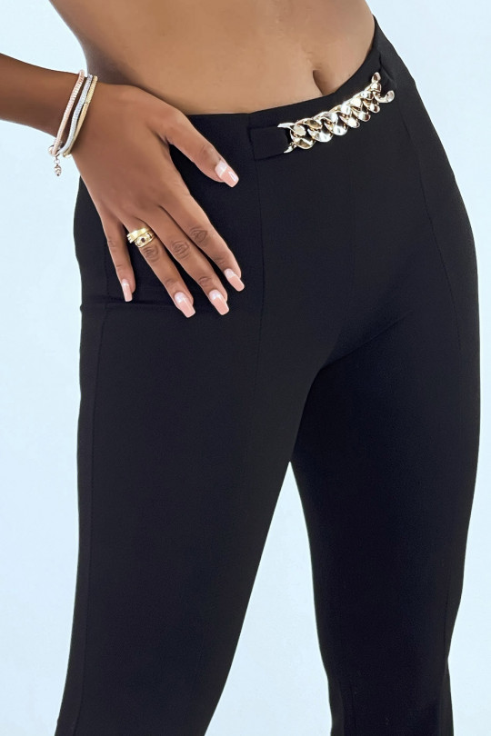 Zwarte bellbottom broek met split en accessoire - 4