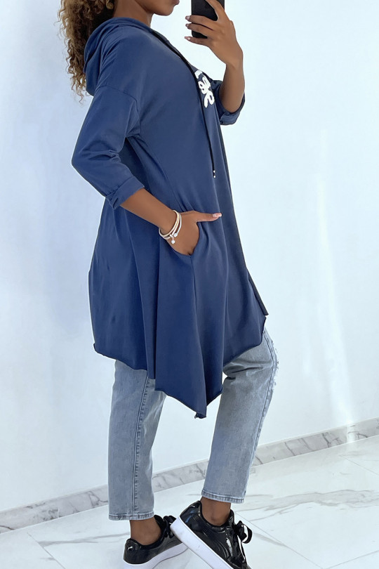 Robe tunique indigo avec écriture vintage et capuche - 4