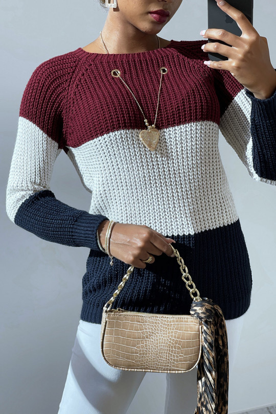 Tricolor burgundy cable-knit sweater and star pendant necklace. - 2