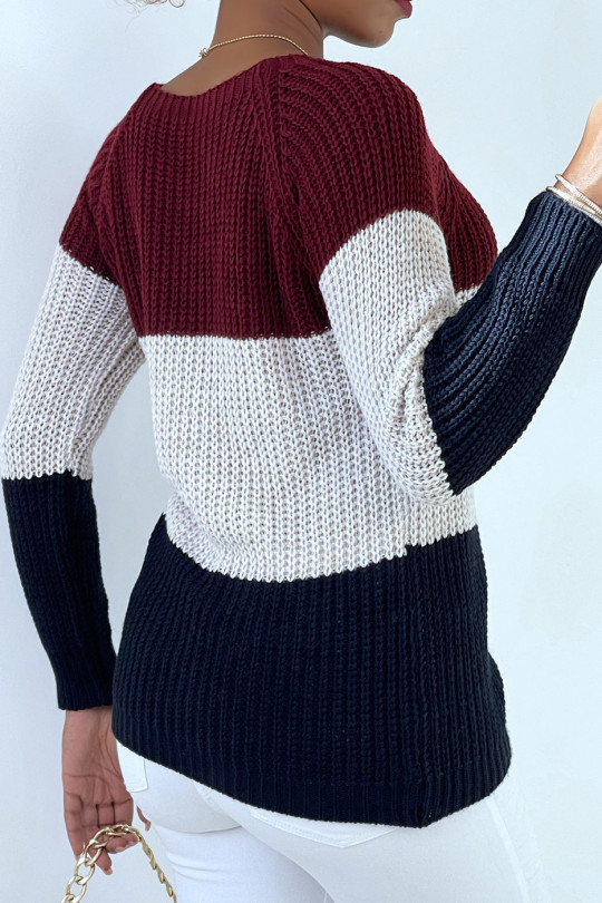 Tricolor burgundy cable-knit sweater and star pendant necklace. - 4