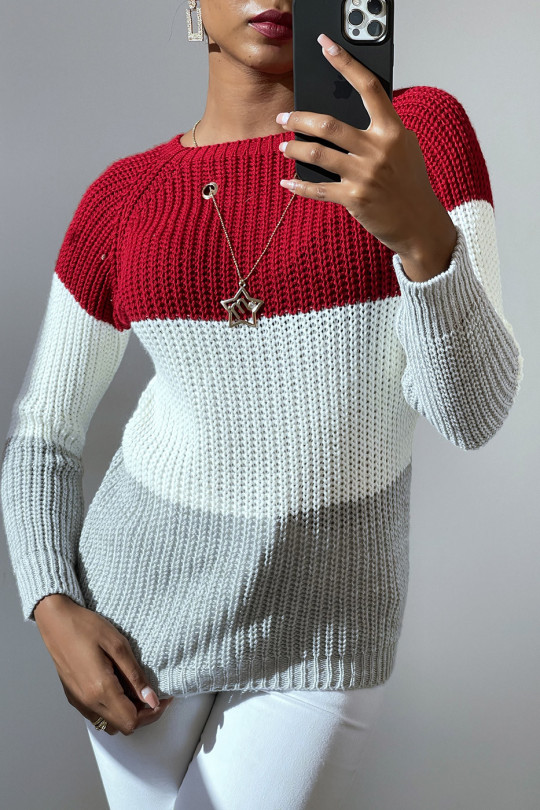 Red tricolor twisted knit sweater and star pendant necklace. - 1