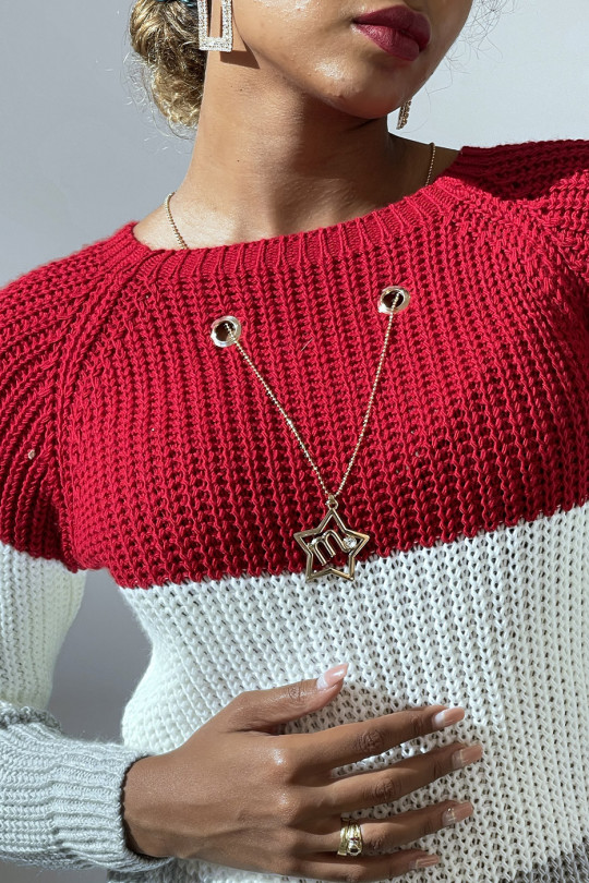 Red tricolor twisted knit sweater and star pendant necklace. - 2