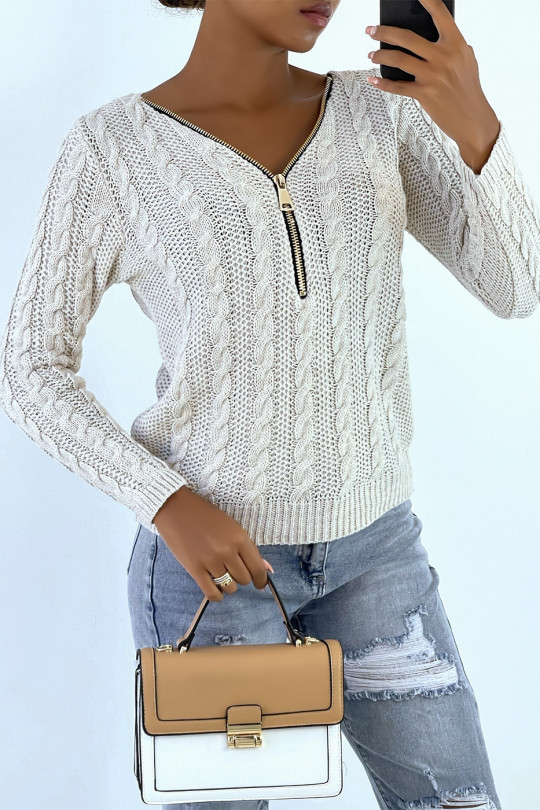 Pull beige en maille torsadée, et col à zip réglable. - 6