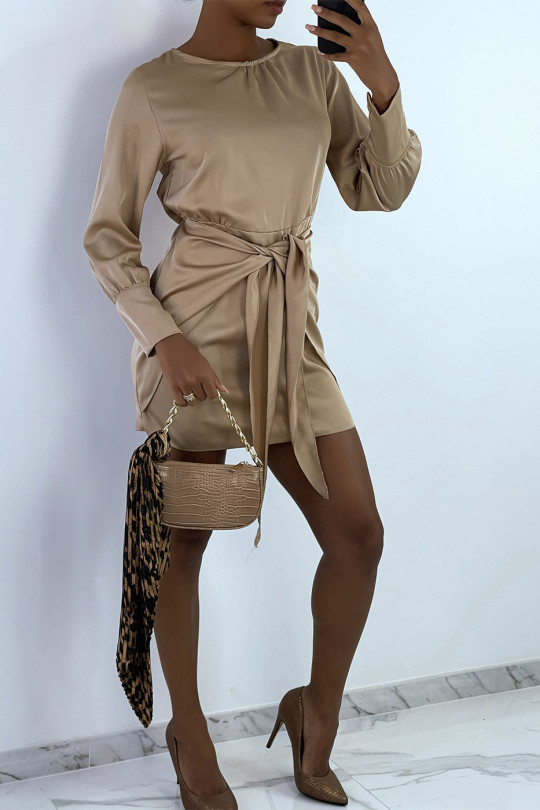 Camel satin dress with crossed band for bow at the front - 1